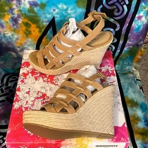 Chinese Laundry Wedge, size 8.5